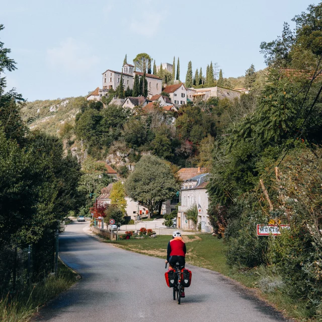Sur la V86, arrivée à Montbrun
