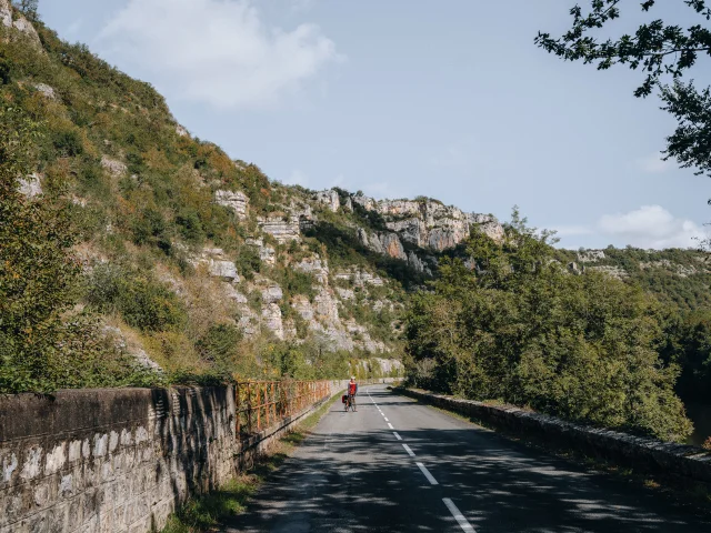 Sur la V86 dans la vallée du Lot