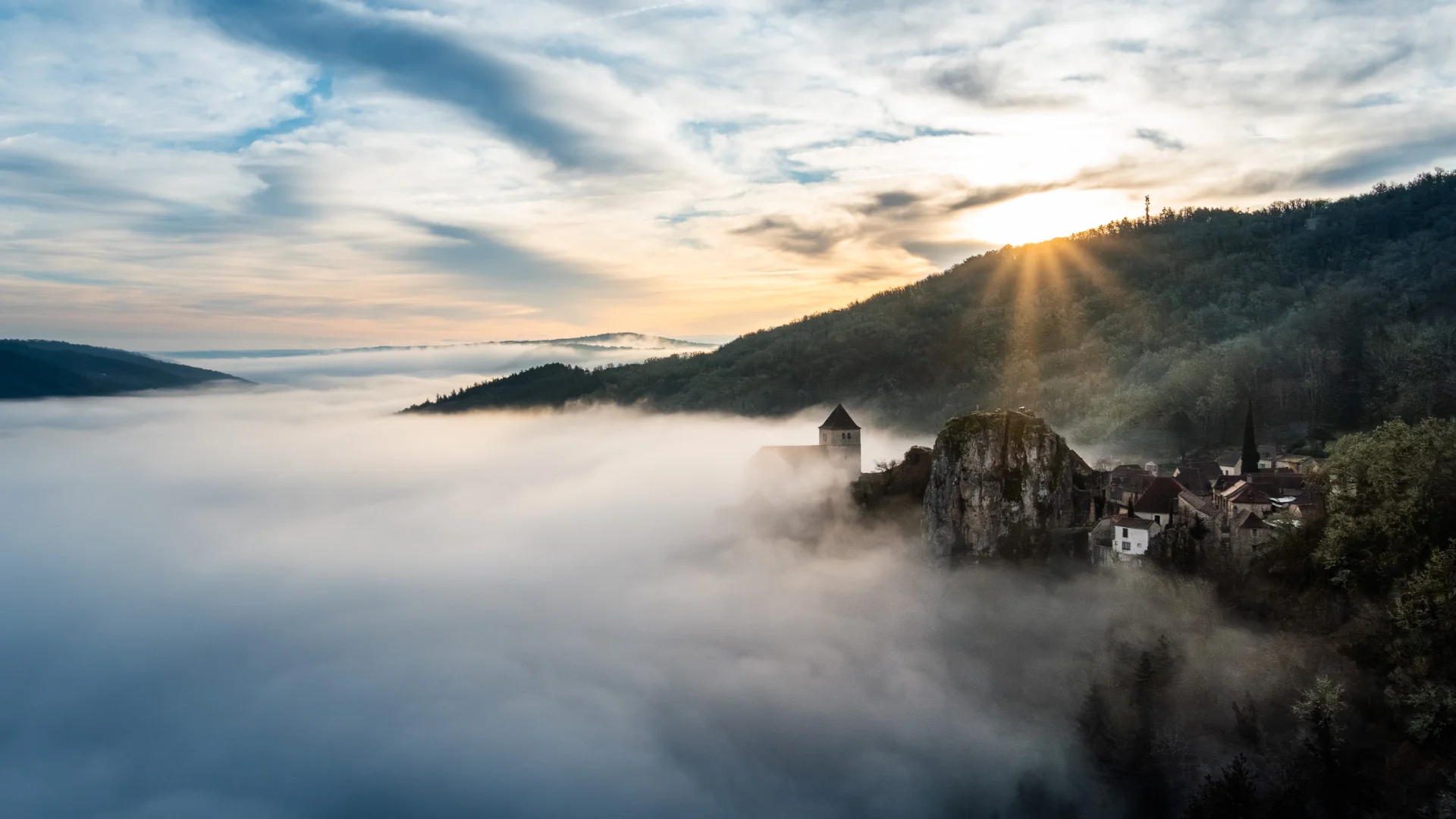 Brume matinale à Saint-Cirq-Lapopie
