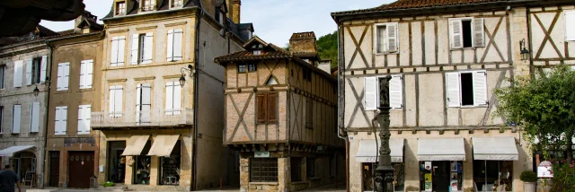 Place du Mercadial à Saint-Céré