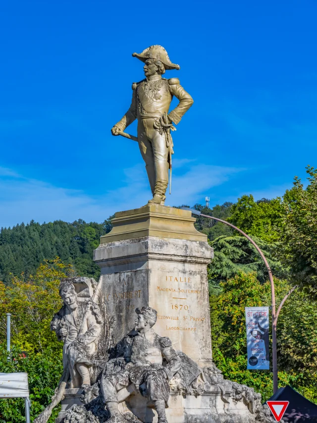 Statue du Marcéhal Canrobert à Saint céré
