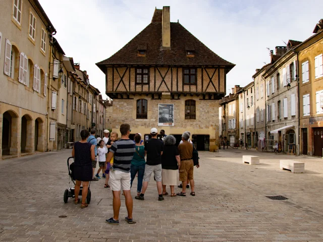 visite guidée - place du Mercadial à Saint-Céré