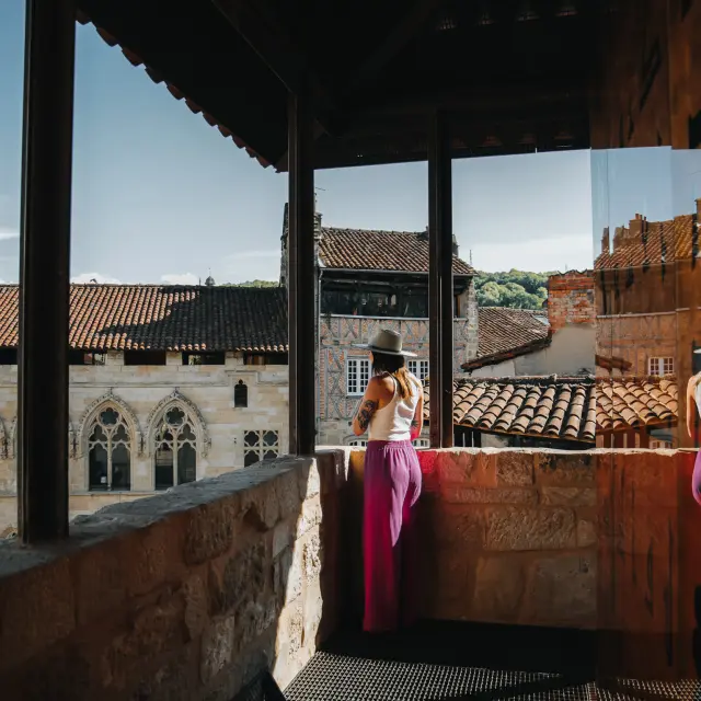 Balcon du Musée Champollion, les écritures du Monde