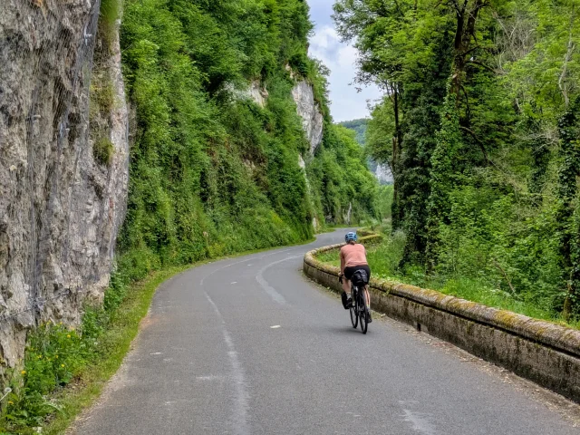 Route Longeant La Vallee De La Dordogne 13564872 En Roue Libre