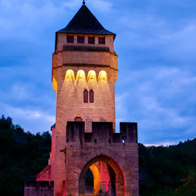 Balade sur le Pont Valentré de nuit