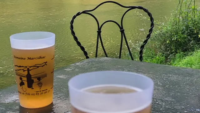 Bières fraîches en terrasse à Marcilhac-sur-Célé
