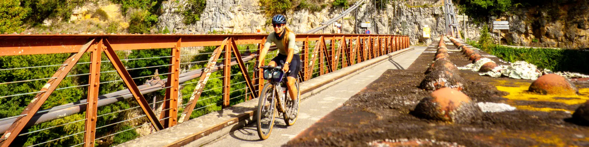 Sur le circuit gravel Des falaises de St-Cirq-Lapopie à la for