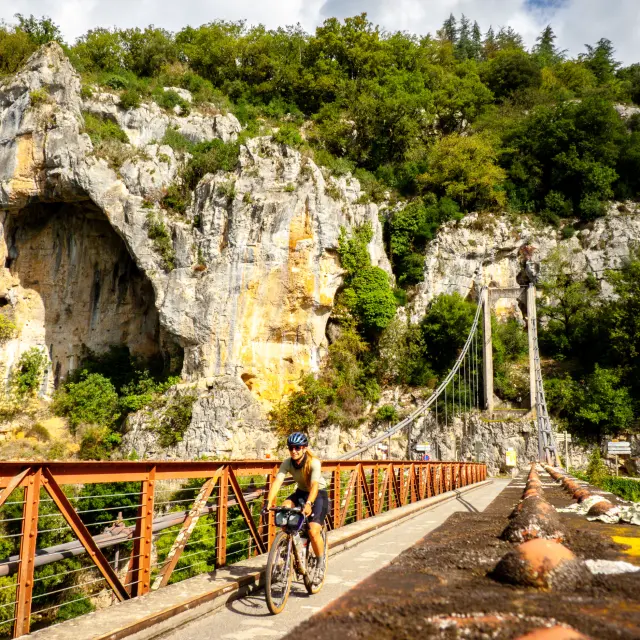 Sur le circuit gravel Des falaises de St-Cirq-Lapopie à la for