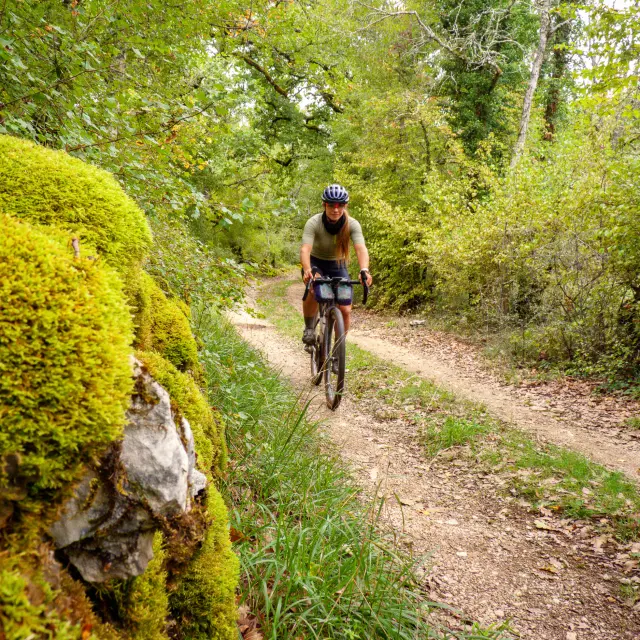 Sur le circuit gravel du Célé aux murets du Causse
