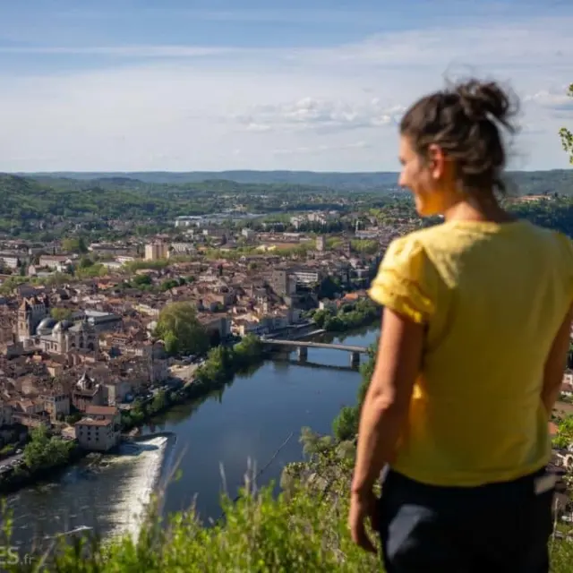 Road-trip dans le Lot dans la Vallée du Célé en voiture électrique aménagée - Photo SIMON DAVAL / PERIPLES ET CIE