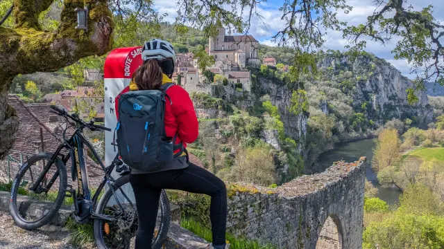 Découverte de Saint-Cirq-Lapopie à vélo