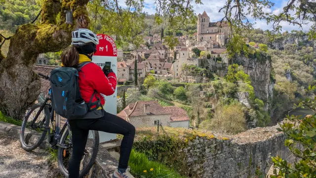 Découverte de Saint-Cirq-Lapopie à vélo