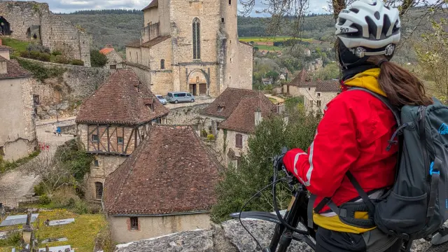 Découverte de Saint-Cirq-Lapopie à vélo