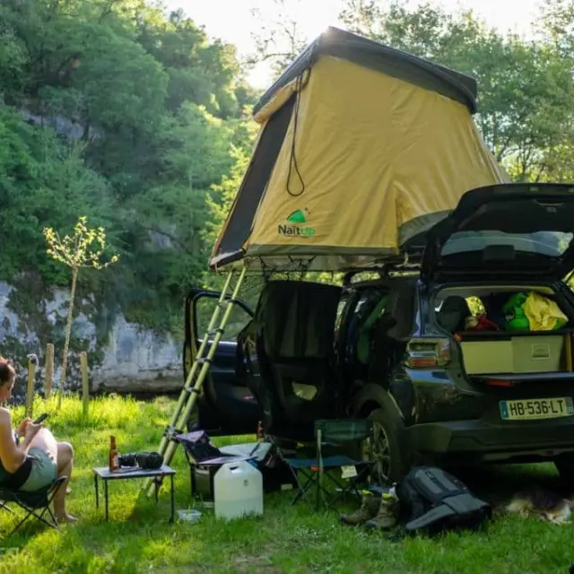 Road-trip dans le Lot dans la Vallée du Célé en voiture électrique aménagée - Photo SIMON DAVAL / PERIPLES ET CIE