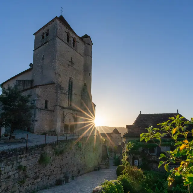 Lumière du petit matin sur Saint-Cirq-Lapopie