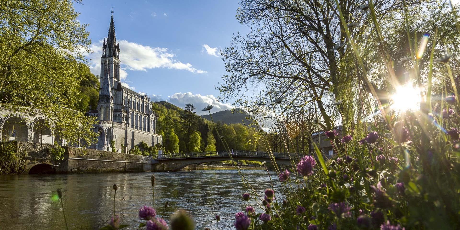 Berges du Gave de Pau au Sanctuaire ND de Lourdes