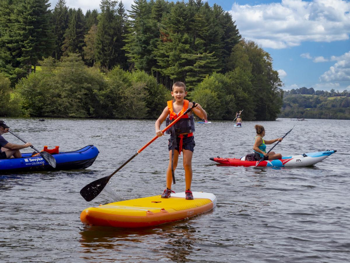 Découvrir le lac en stand up paddle Office de Tourisme de Lourdes