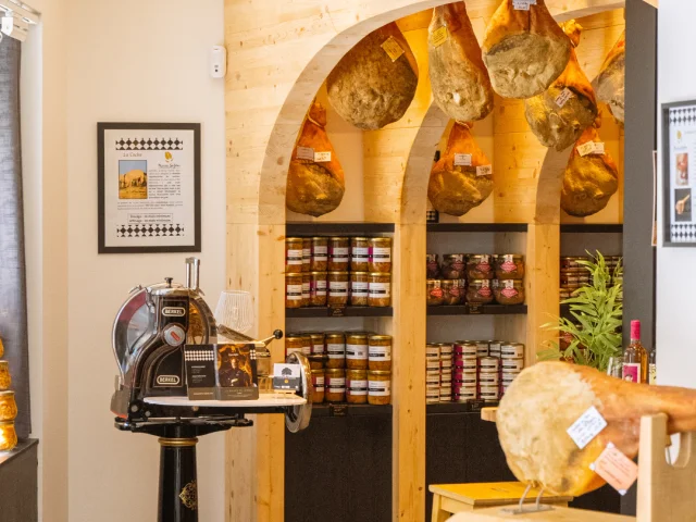 Maison Du Jambon Porc Noir De Bigorre Sajous 3 ⓒpillter Otlourdes2024.jpg
