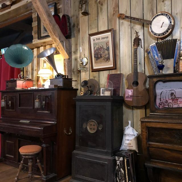 Le saloon de La Valise à Cheval