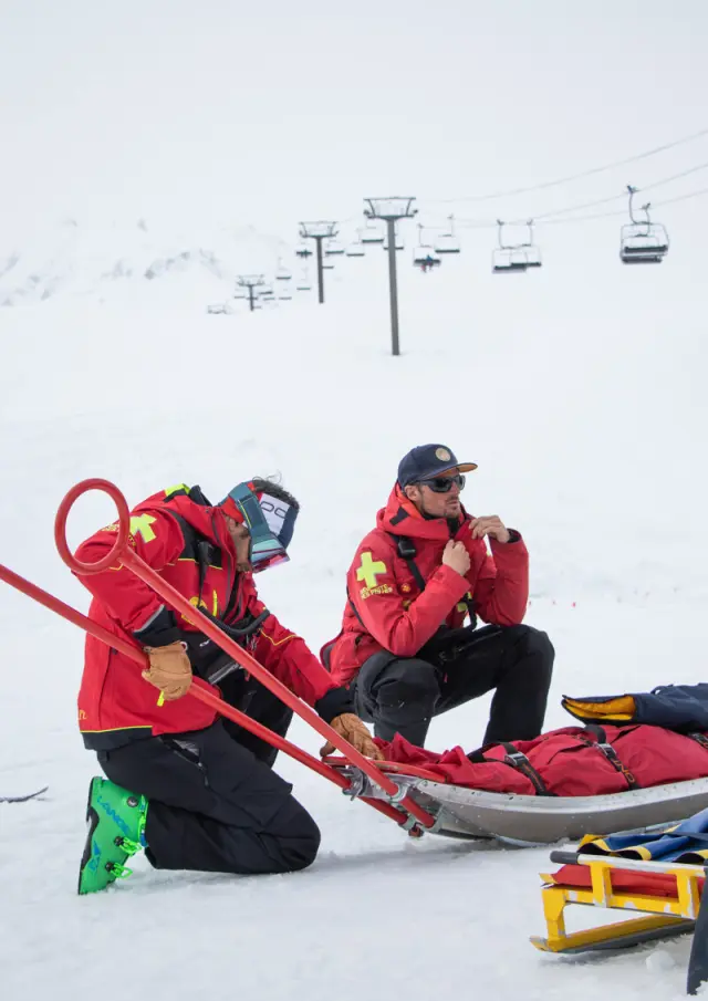 Pisteurs Secouriste 5192 Val D Isere Tourisme Angele Barreira 1200px