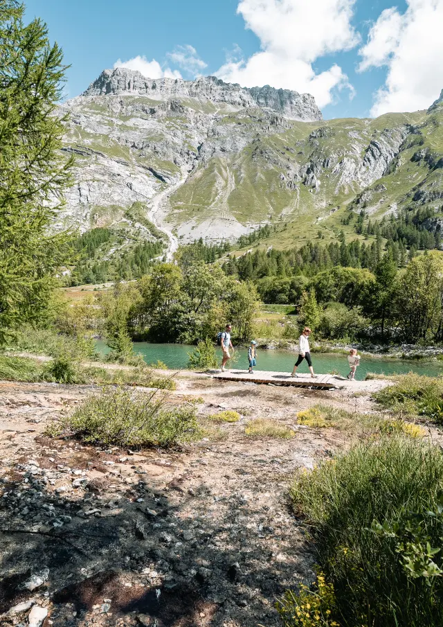 Balade En Famille Aux Sources 23743 Val D Isere Tourisme Yann Allegre