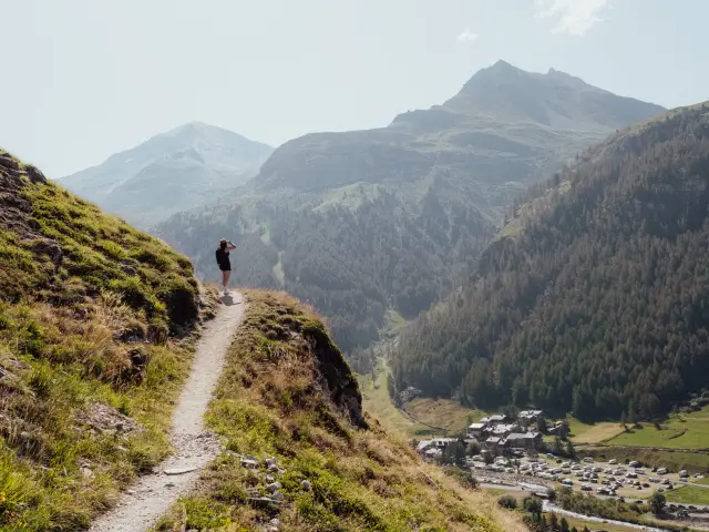 Randonnee Sur Le Sentier Des Balcons 24933 Val D Isere Tourisme Elisa Vercueil