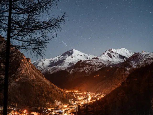 Balade Au Village Perdu Val D Isere Tourisme Yann Allegre 1200px