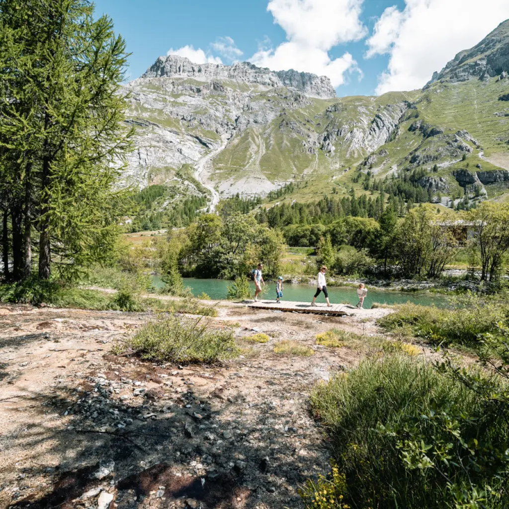 Balade En Famille Aux Sources 23743 Val D Isere Tourisme Yann Allegre 1200px