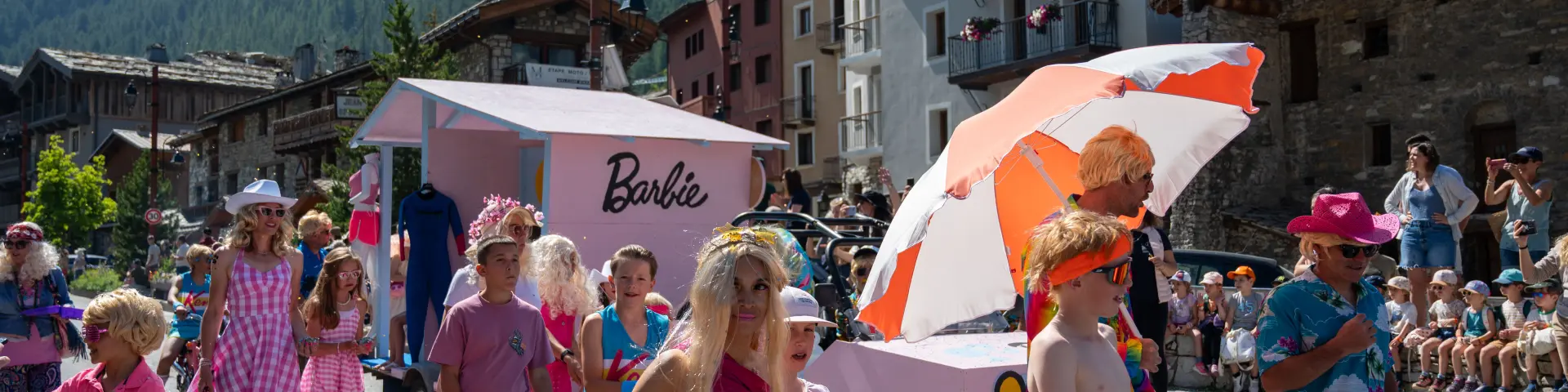 Defile De Chars 24288 Mairie De Val D Isere Claire Raveneau Montagnon