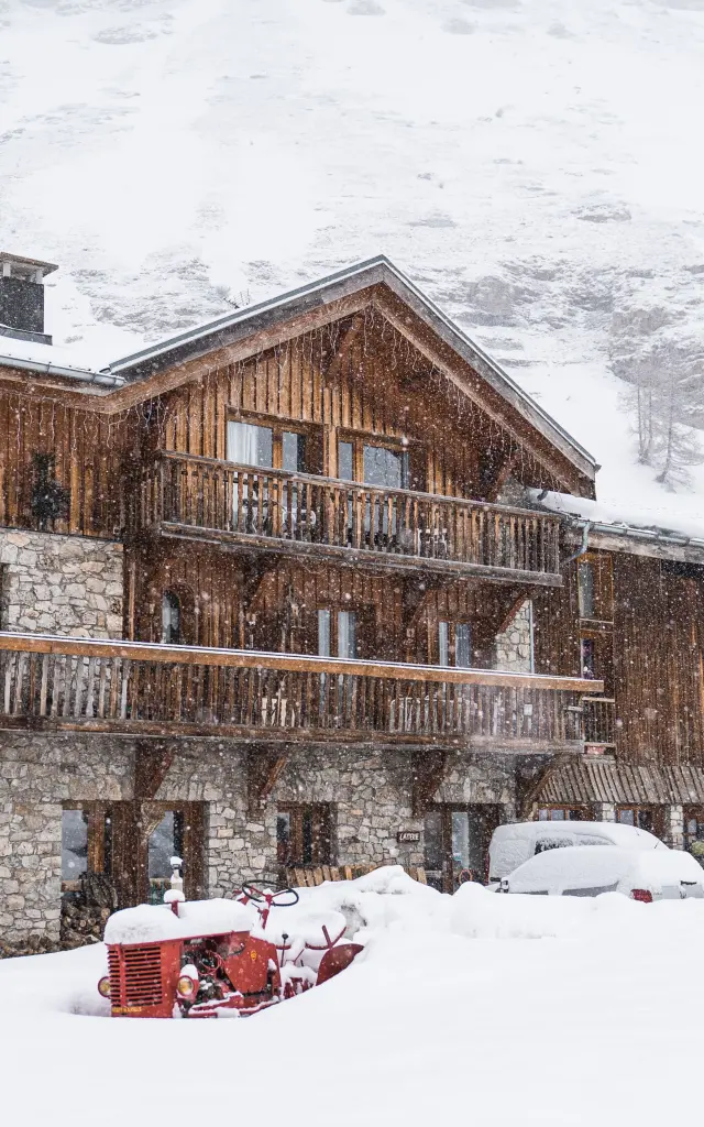 La Ferme De L Adroit Sous La Neige 6545 Val D Isere Tourisme Yann Allegre