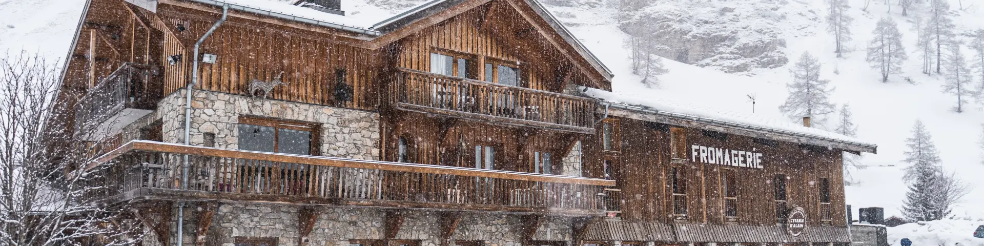 La Ferme De L Adroit Sous La Neige 6545 Val D Isere Tourisme Yann Allegre
