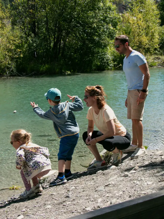 Balade Des Sources En Famille 24723 Val D Isere Tourisme Esther Vittot