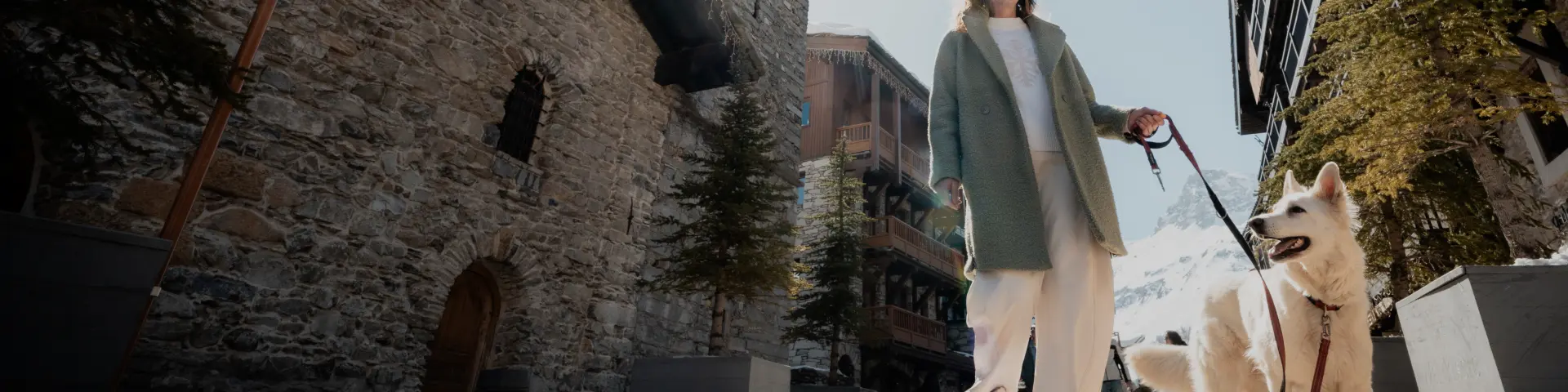 Balade Dans Le Village Entre Amis 26060 Val D Isere Tourisme Yann Allegre
