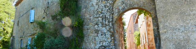 montesquiou-porte-medievale-2-alain-fourcade.jpg