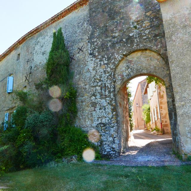 montesquiou-porte-medievale-2-alain-fourcade.jpg