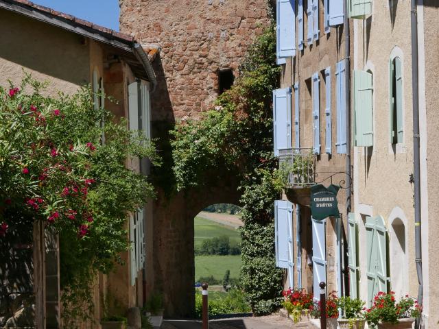 montesquiou-porte-medievale-alain-fourcade.jpg