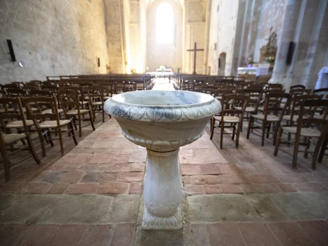 saint-mont-eglise-benitier-pierre-meyer.jpg