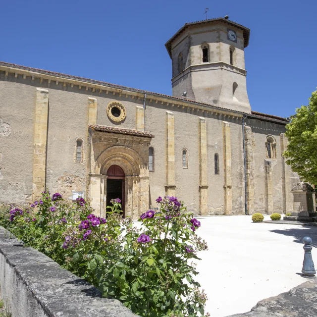 Maubourguet Eglise Parvis Bd Pierre Meyer