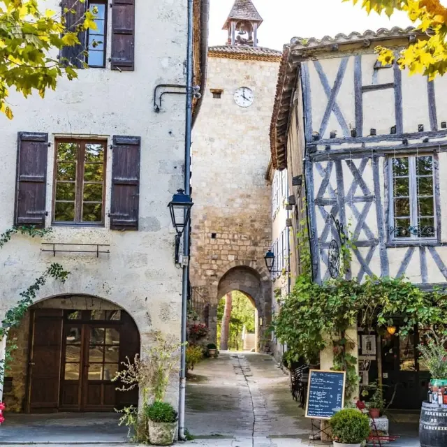 Instagram #exploremongers