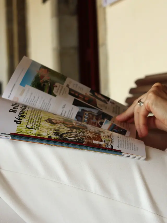 Brochure Mains Femme Cso