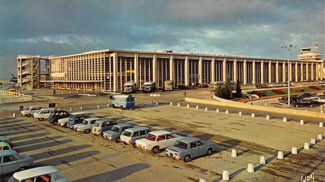1968 Parking Et Accès Toit