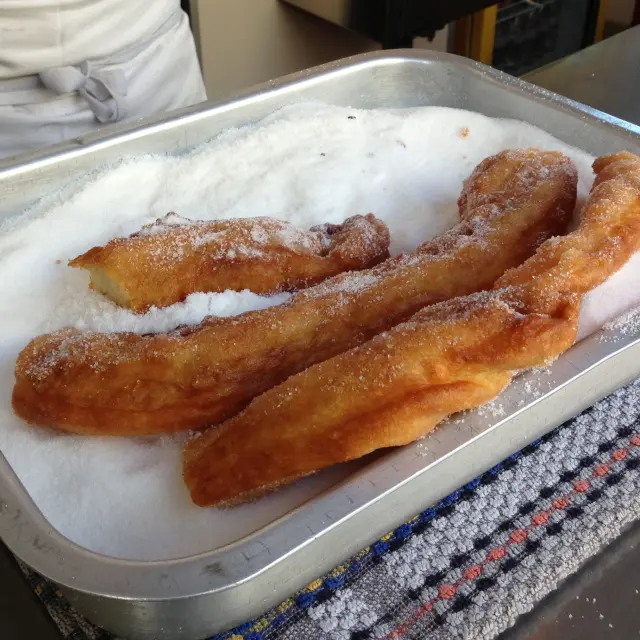 Plateau de chichis fregis, quartier de l'Estaque à Marseille