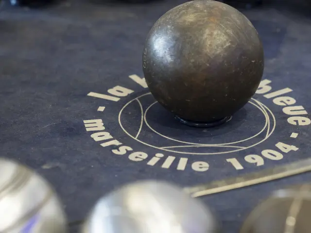 Boule de Pétanque, boutique La Boule Bleue dans le quartier du Panier