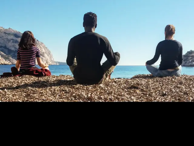 yoga dans les Calanques de Marseille