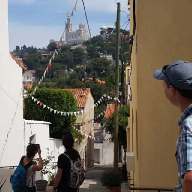 Groupe de personnes dans le quartier vauban