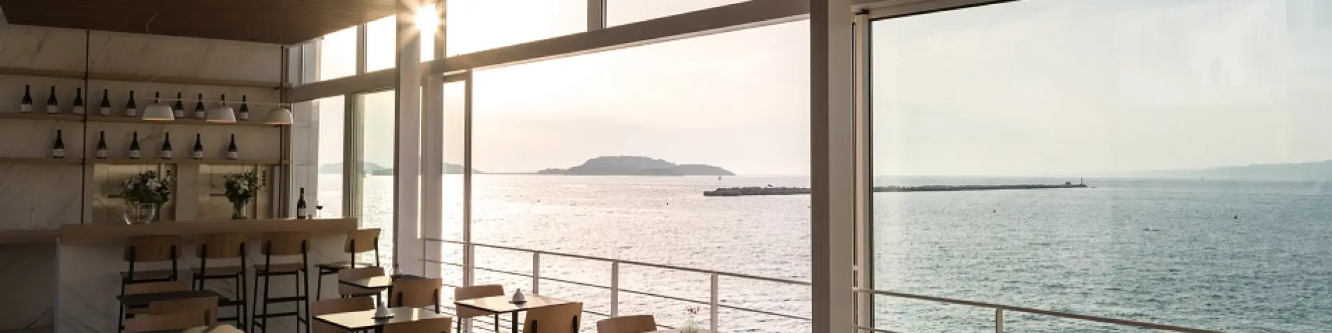 Hôtel BORDS DE MER par Atelier d'Architecture Yvann Pluskwa