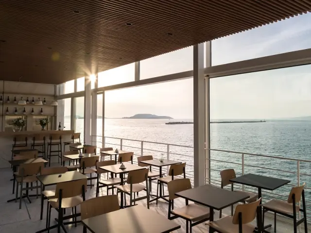 Hôtel BORDS DE MER par Atelier d'Architecture Yvann Pluskwa