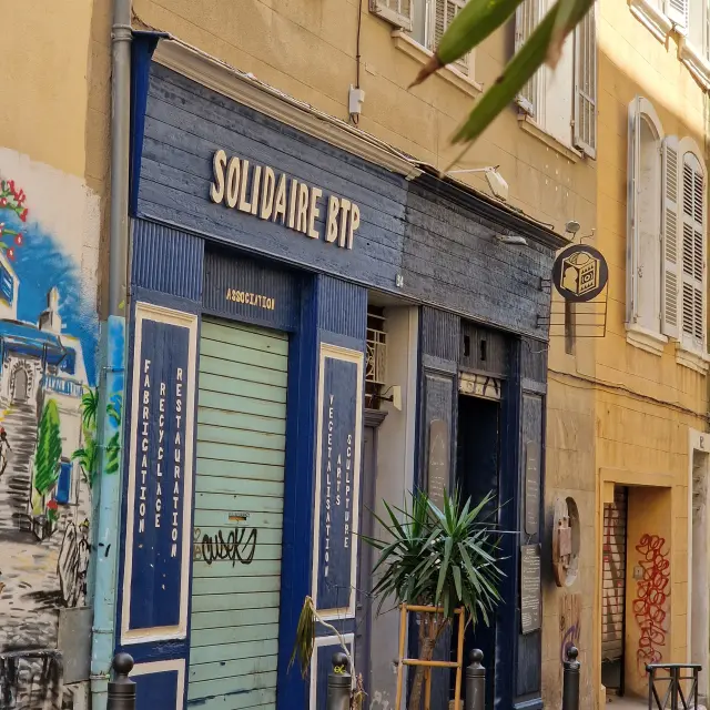 Façade de magasin dans le quartier Belsunce