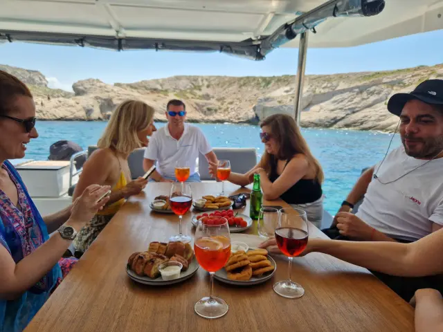 apéro sur un catamaran au frioul