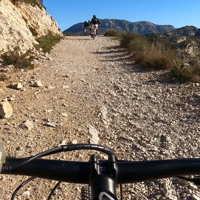 Vélos dans les calanques
